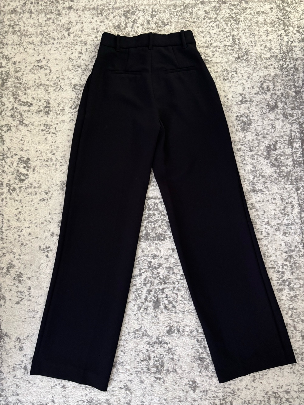 Aritzia Effortless pants - Picture 4 of 4